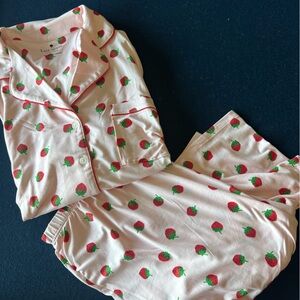 KATE SPADE ♠️ super soft pjs short sleeve w/pocket- strawberry design🍓cute&comfy
